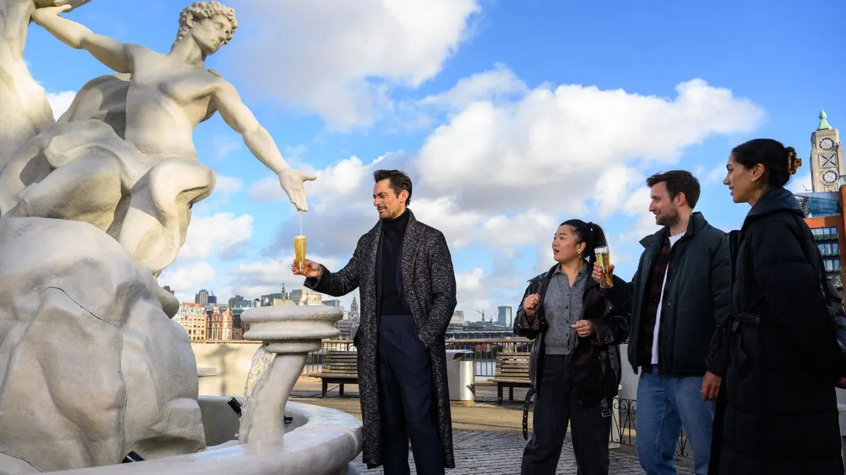 물을 맥주로 바꾸는 기적? 성경을 차용한 페로니의 2025년 크리스마스 캠페인